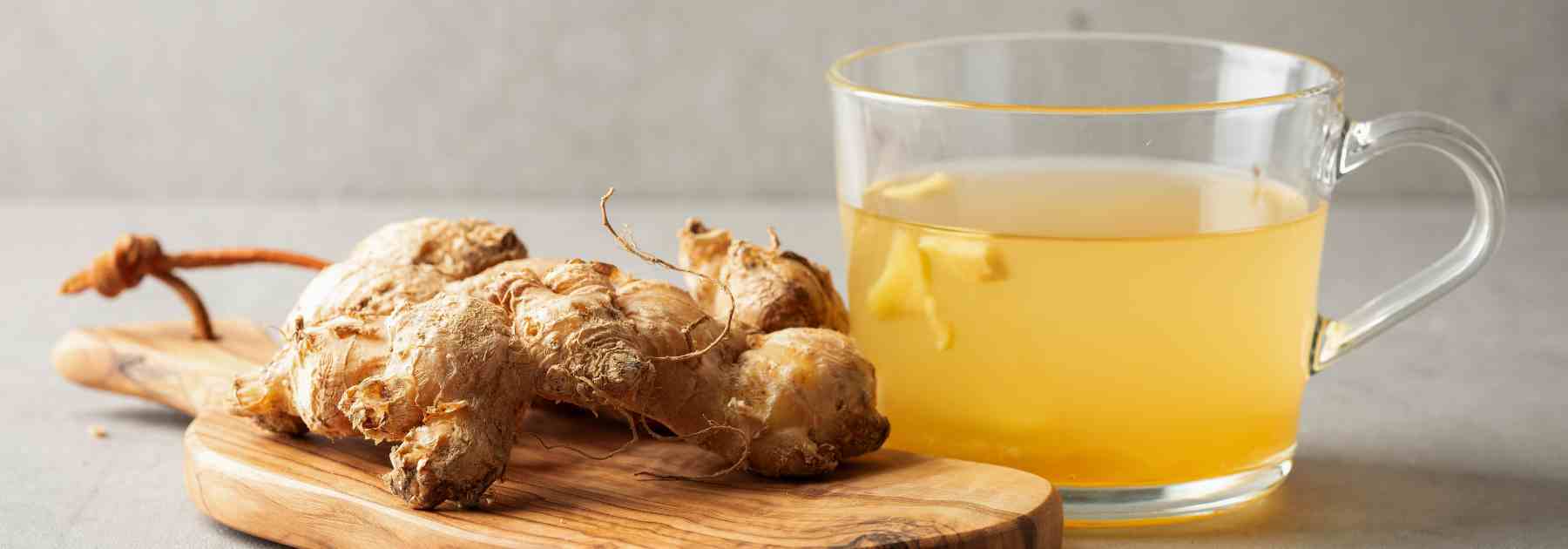 Combine ginger with altitude sickness medication to ease symptoms. 