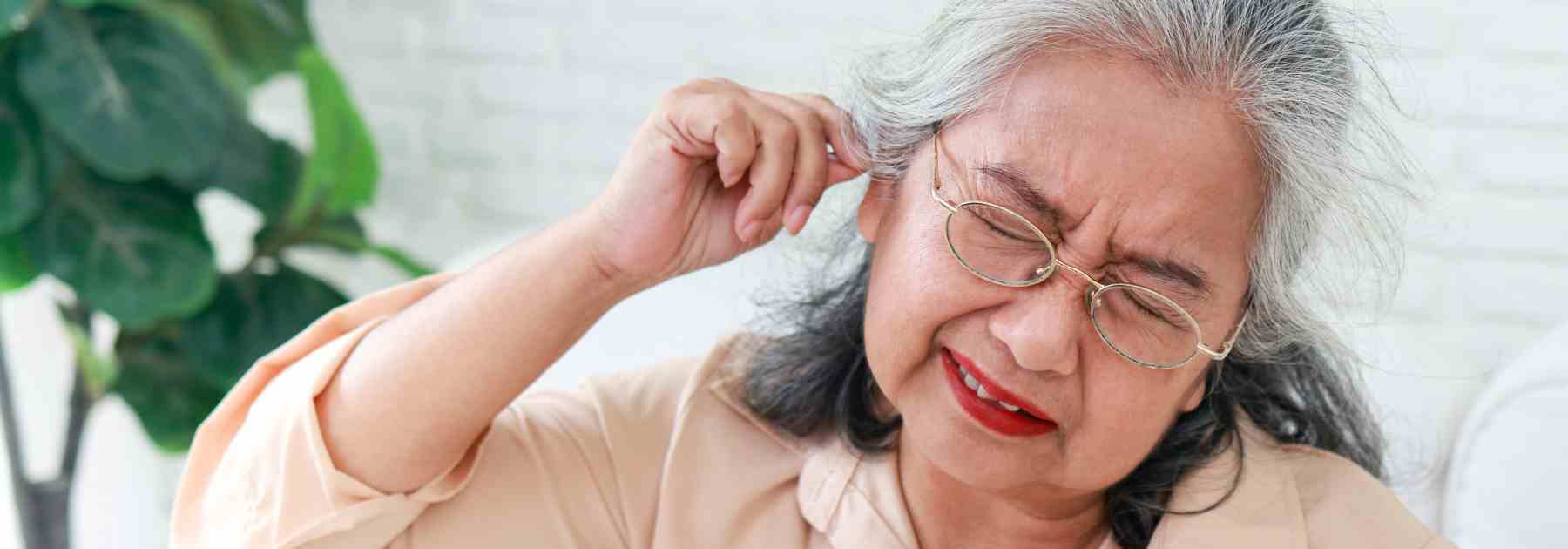 Benefit from our professional earwax removal machine. 
